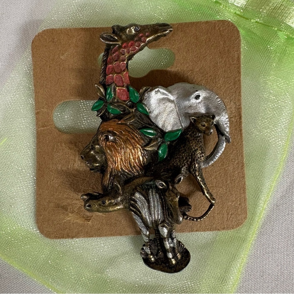 Vintage-style African safari animal-themed brooch pin
